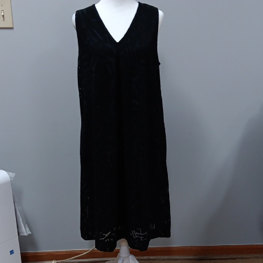 Chico's Black V-Neck Sleeveless Midi Dress